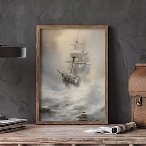 Può includere: Un dipinto incorniciato di una nave che naviga su un mare tempestoso. La nave è bianca con vele marroni ed è circondata da grandi onde. Il dipinto è su uno sfondo grigio scuro.