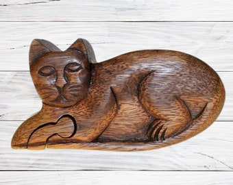 Feline-inspired Treasure Box -  Cat - Keep your favorite keepsakes in one spot with this beautiful decorative box Anniversary Birthday Gift