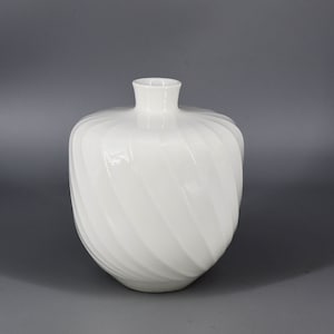 KPM Berlin white porcelain table flower vase with ribs 20th century H17cm