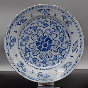 antiker Teller Schale Delft Holland 18.Jahrhundert mit einer stilisierten Blumen in weiß - blau Keramik Majolika D35cm