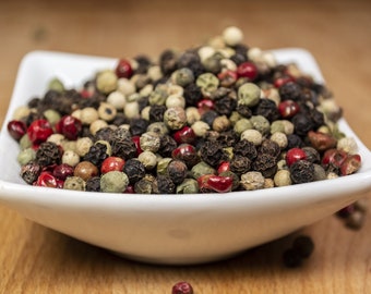 Pimienta negra de color orgánico, especias de pimienta negra, producto de pueblo, grano de pimienta negra, especias de pimienta negra de grano de sabor tradicional y gourmet