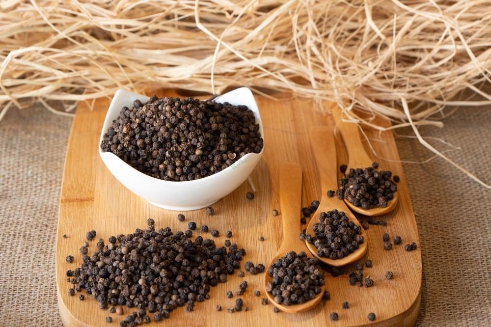 Organic Black Pepper Grain, Black Pepper Spice, Village Product Grain Black Pepper, Traditional and Gourmet Flavor Grain Black Pepper Spices