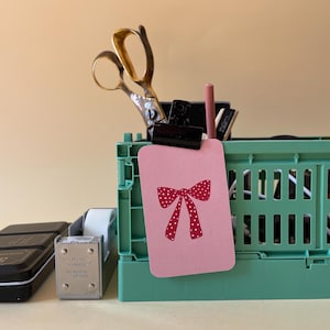 Mini-Karte mit roter Schleife – Geschenkbeilage, Grusskarte, handgemacht, perfekt für Muttertag & Ostern
