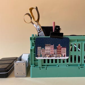Winter Mini-Karte – Winterliche Stadt Illustration | Weihnachtskarte mit verschneiten Häusern | Geschenkbeilage, Grusskarte