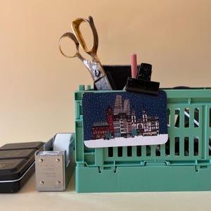 Mini-Karte Basel – winterliche Illustration mit Rathaus, Münster, Roche-Türmen, Geschenk für Basel-Fans – handgemacht & einzigartig