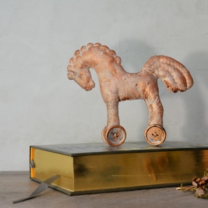 Vintage Style Horse Art Sculpture: Handmade Collectible Decor
