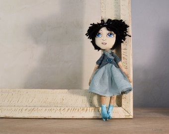 Poupée faite main princesse bleue OOAK, poupée d'intérieur, sculpture souple, poupée d'art en tissu
