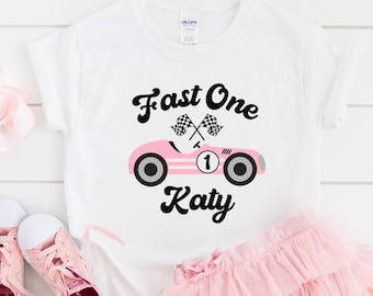 Chemises d’anniversaire Fast One Girl, chemise d’anniversaire de filles de voiture de course rose, chemise de 1er anniversaire, chemises d’anniversaire de famille assorties de voiture de course rose,