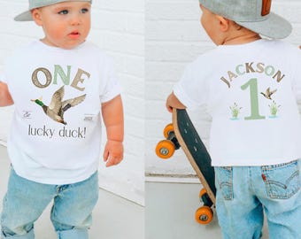 UNA camiseta de fiesta de cumpleaños de Lucky Duck, una camiseta de papá de Lucky Duck, una camiseta de mamá de Lucky Duck, camiseta de primer cumpleaños, camiseta de cumpleaños de pato