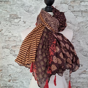 Neckerchief scarf women's block print aubergine ocher hand-dyed 100 x 180 cm made of cotton with tassels