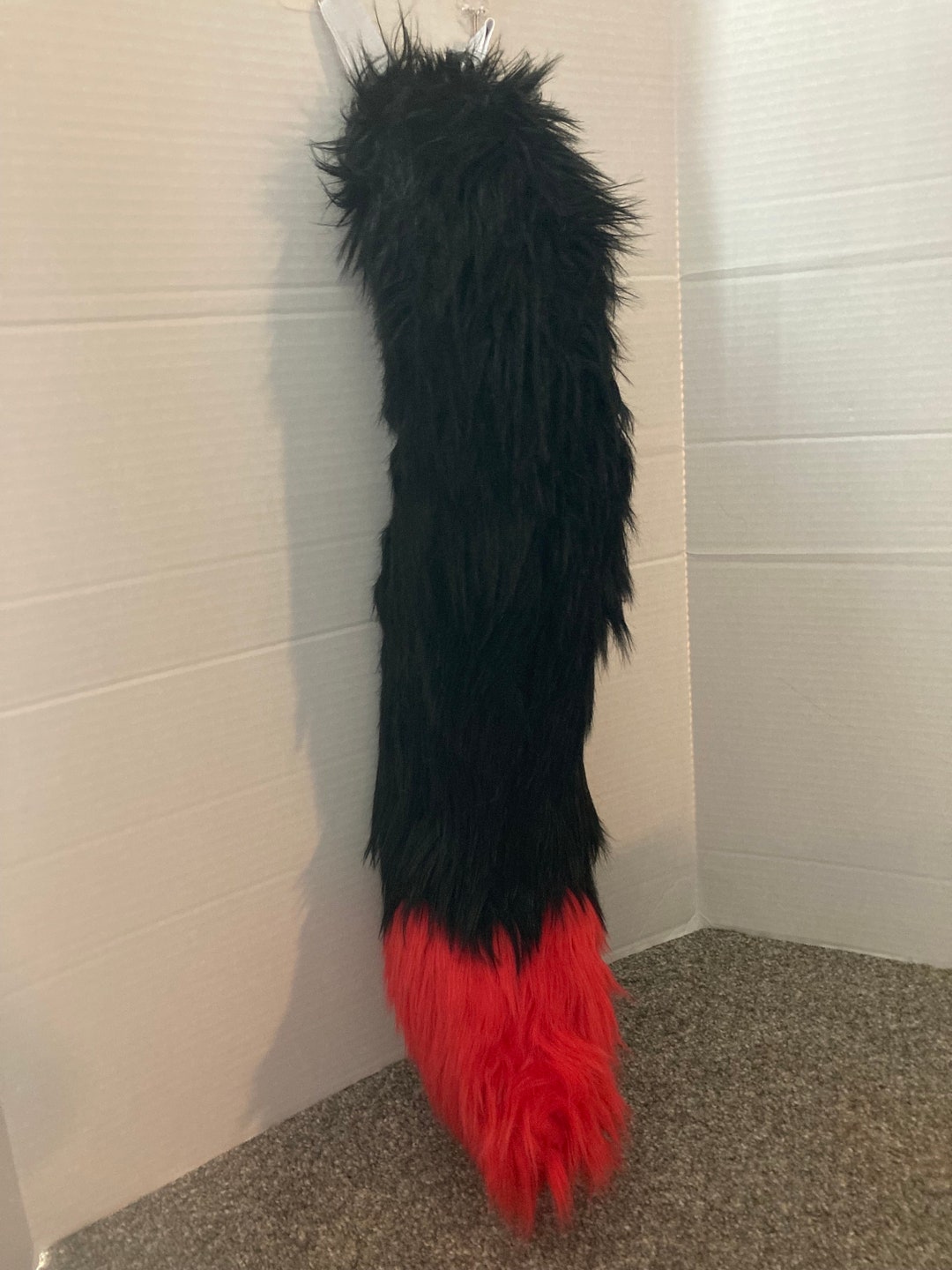 tailwinds red and black