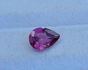 Pierres précieuses de grenat rhodolite taille poire : 1,35 carat, 8,70 x 6,20 mm