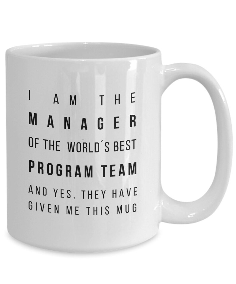 Pode incluir: Caneca de caf&eacute; de cer&acirc;mica branca com texto preto que diz "Eu sou o gerente da melhor equipe de programa do mundo e sim, eles me deram esta caneca."