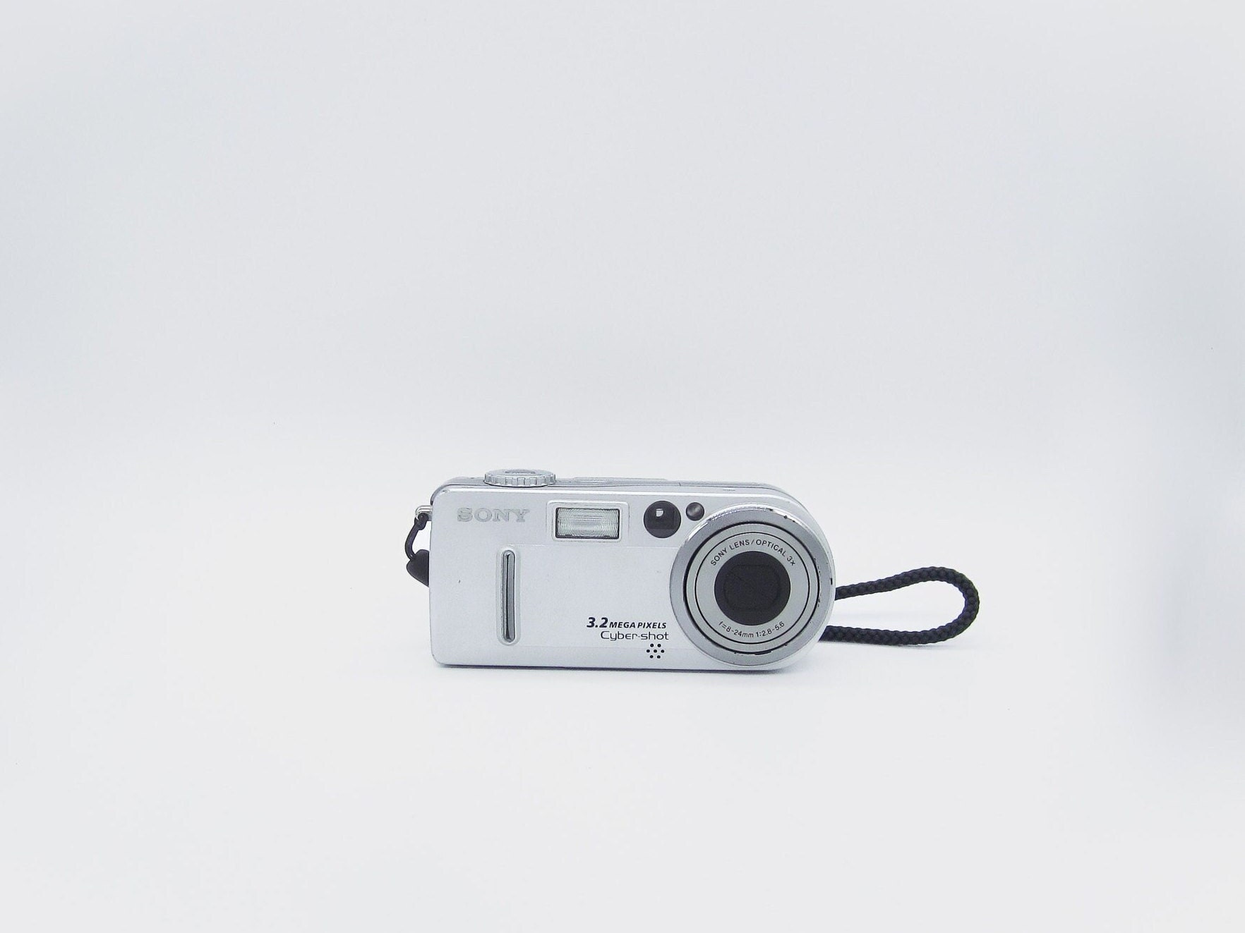 Vintage Sony Cybershot DSC-P7 Digicam - Authentic Retro Tech, 3.2 