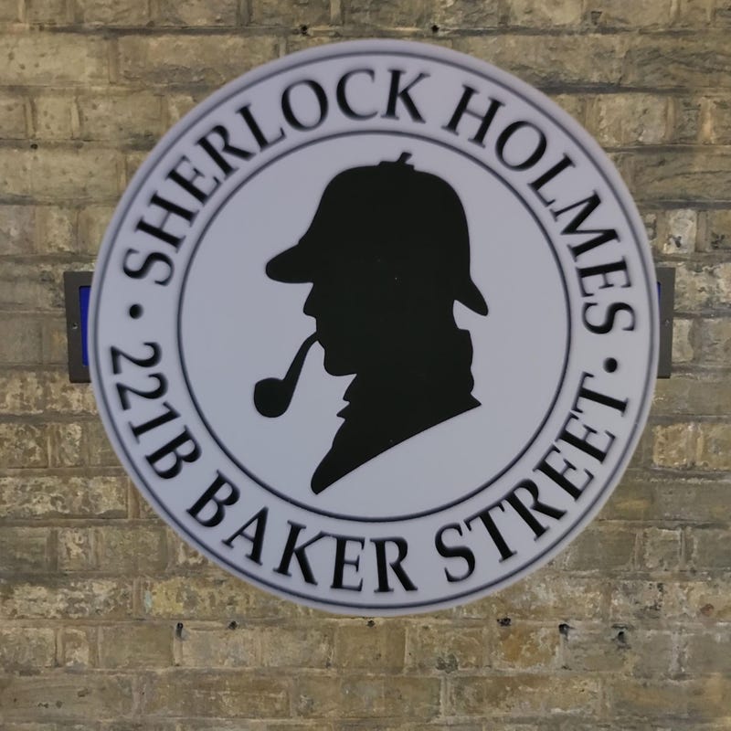 Portachiavi Metallico Sherlock Holmes 221B Baker Street + Busta Regalo Omaggio