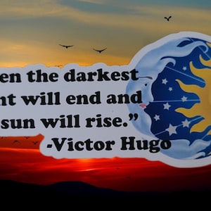 Zelfs de donkerste nacht komt ten einde en de zon komt op.  Inspirerend citaat van de grote Victor Hugo.