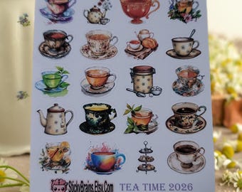Könnte beinhalten: Ein rechteckiger Aufkleberbogen mit zwanzig einzelnen Illustrationen von verschiedenen Teetassen, Teekannen und Teezubehör. Unten befindet sich der Text StickyBrains.Etsy.com und TEA TIME 2026. Die Motive sind in einem Raster angeordnet.