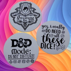 Adesivos de RPG: Modo D&D, Sim, eu realmente preciso..., Porque eu sou o Mestre. Perfeito para presentes, laptops ou garrafas de água de 2,4 polegadas de altura
