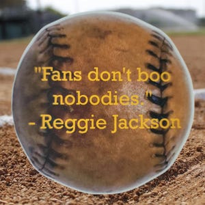 Belles citations sur le baseball - "Les fans ne huent personne." Sticker pour ordinateur portable Reggie Jackson