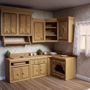 Könnte beinhalten: Ein Miniatur-Puppenhausküchenset mit hellbraunen Holzschränken mit Schnitzereien, einer Spüle, einem Eckherd und Wandregalen. Das Set enthält kleine Topfpflanzen und weiße Teller, die vor einer Tapete mit Blumenmuster platziert sind.