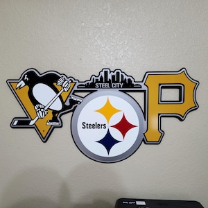 LONG Pittsburgh sports team&#39;s combo wall décor.