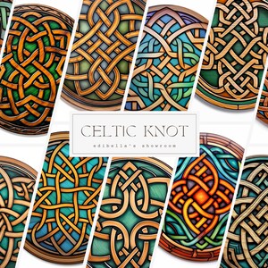 Może przedstawiać: Kolekcja dziewięciu okrągłych drewnianych wzorów celtyckich węzłów. Każdy wzór zawiera skomplikowane wzory splecionych linii w różnych kolorach, w tym zielonym, niebieskim, pomarańczowym i brązowym. Wzory są ułożone w siatkę z tekstem "CELTIC KNOT" i "edibella's showroom" na górze.
