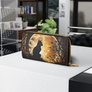 Cartera gótica hecha con cuero vegano, billetera única para mujer que presenta un gato negro mirando la luna llena. Accesorio Wtichy Whimsigoth