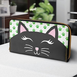 cute cat women&#39;s wallet, frog green color, made of vegan leather, cartoon cat with paw prints pattern. Cute travel wallet, credit cards cash