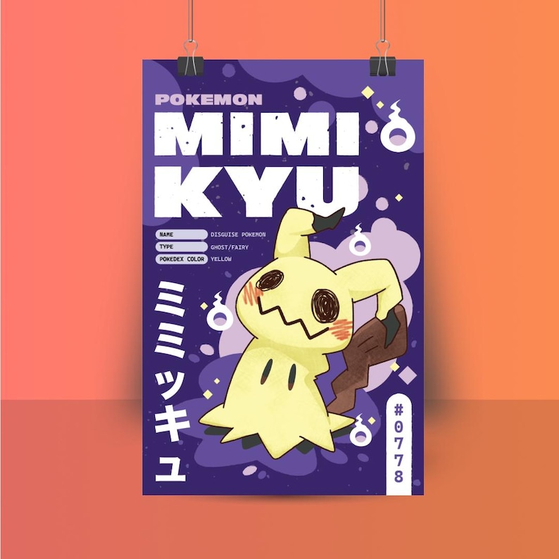Puede incluir: Un p&oacute;ster morado y amarillo con una ilustraci&oacute;n de dibujos animados de un Pok&eacute;mon Mimikyu. El p&oacute;ster tiene el texto "POKEMON MIMIKYU" en una fuente blanca en negrita. El texto "#0778" est&aacute; en la esquina inferior derecha del p&oacute;ster. El texto "DISGUISE POKEMON" est&aacute; en una fuente m&aacute;s peque&ntilde;a debajo del nombre del Pok&eacute;mon.