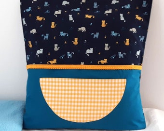 Housse de coussin en tissus avec poches, range doudou, range pyjama, couverture de coussin, housse 40 x 40 cm