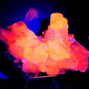 Mangan Calcite Column Calcite & Triangular Pyrite | XL | Brilliant Ultraviolet Reaction | Natural Crystal | Origin Fujiun, China