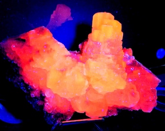 Mangan Calcite Column Calcite & Triangular Pyrite | XL | Brilliant Ultraviolet Reaction | Natural Crystal | Origin Fujiun, China