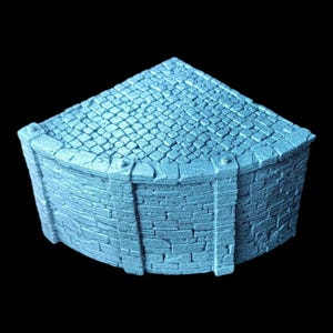 Könnte beinhalten: Ein hellblaues Eckstück für ein Miniatur-Tabletop-Spiel oder Diorama. Das Stück ist aus einem steinartigen Material gefertigt und hat eine strukturierte Oberfläche. Es ist so konzipiert, dass es eine Steinmauer oder ein Gebäude darstellt.