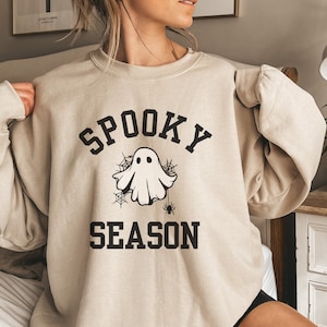 Spooky Season Sweatshirt for Halloween Party, Cute Ghost Shirt Halloween Plus Size Shirt Women for Trick or Treat at Pumpkin Patch in Fall