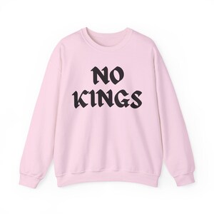 Sudadera No Kings: Suéter FDT No Kings In America Light Pink
