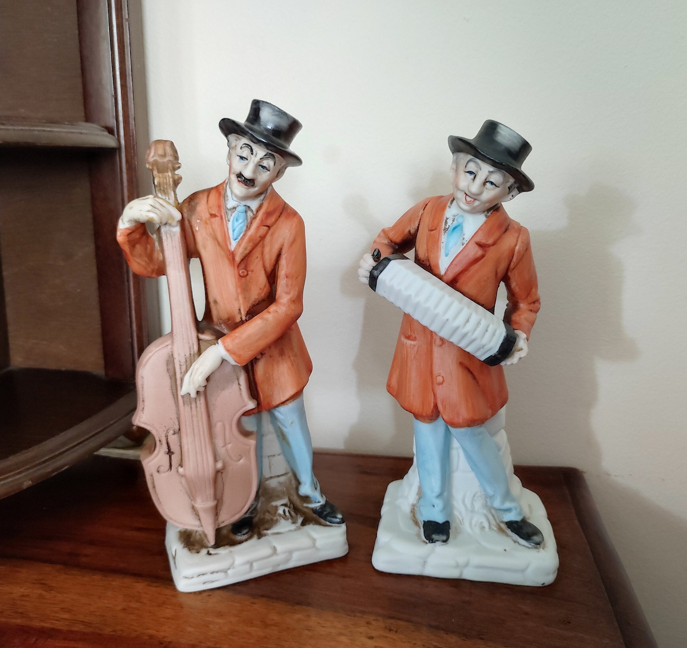 カポディモンテ【ヴィンテージ】 イタリア陶器 置物 チェロを持つ