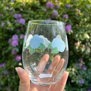 Blue Hydrangea Stemless wine glass