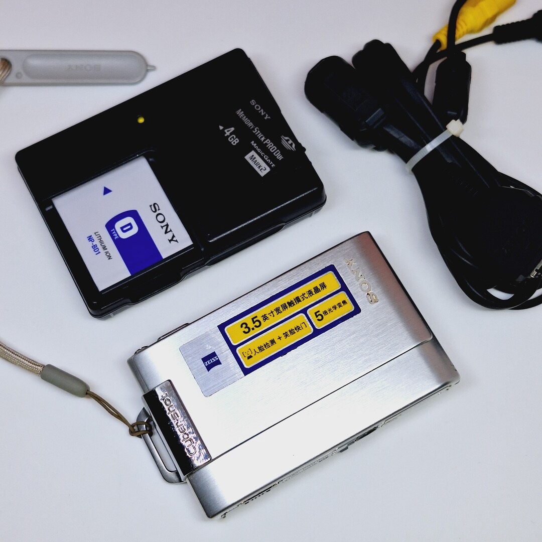 Novità hi-tech - Fotocamera Sony CyberShot DSC-WX30