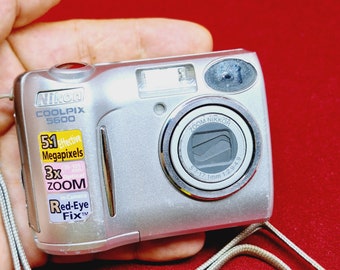 Nikon coolpix 5600 vintage Camera