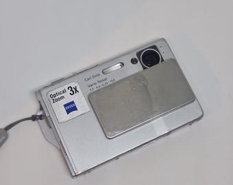 Cámara digital Sony Cybershot DSC-T7 de 5,1 MP con zoom óptico de 3x y Super Steady Shot (plateada)