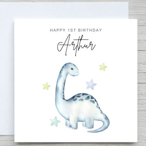 Cartão de primeiro aniversário de menino, cartão de aniversário de dinossauro, cartão de aniversário de dinossauro, carro de menino, cartão de primeiro aniversário, adicione nome e idade no cartão