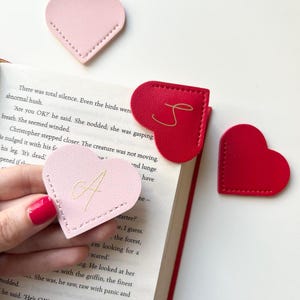 Regalo de San Valentín, marcapáginas de cuero personalizado con forma de corazón, marcapáginas con letras personalizadas, regalo de lectura para amantes de los libros, regalo del día de San Valentín