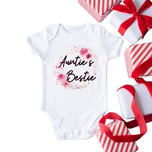 Cute Aunties Bestie Shirt, Aunt Bodysuit, Floral Baby Clothes, Cute Bodysuits, Toddler Raglan Shirt
