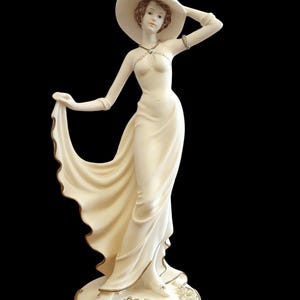 Vintage Figurine The Leonardo Collection 1997 Lisa Statue Deco Collectable
