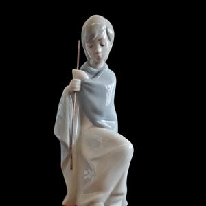 Vintage Lladro Porcelain SPAIN 4676 &quot;boy kneeling With Stick &quot;Figure Rare piece.