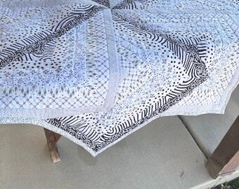 Dessus de table noir et blanc : élégance artisanale