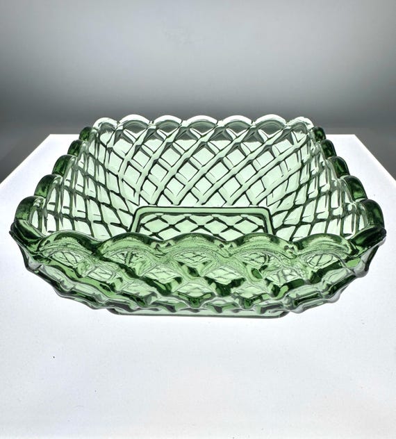 Vintage LE Smith Avocado Green Glass Nut Trinket Ring Dish 1970s