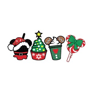 Puede incluir: Cuatro golosinas con forma de Mickey Mouse con temática navideña. Un cupcake con gorro de Papá Noel rojo y blanco, un cupcake de árbol de Navidad verde, una taza de café roja y blanca con tapa verde y una piruleta de bastón de caramelo roja y blanca con un lazo verde.