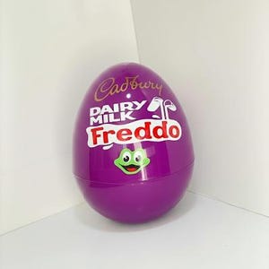 Cadbury Freddo Frog PNG y SVG: Diseño en capas divididas, compatible con Cricut (archivo digital)