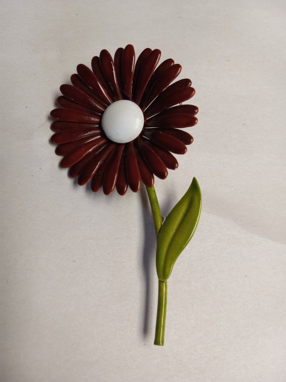 Metal Daisy/Sunflower brooch